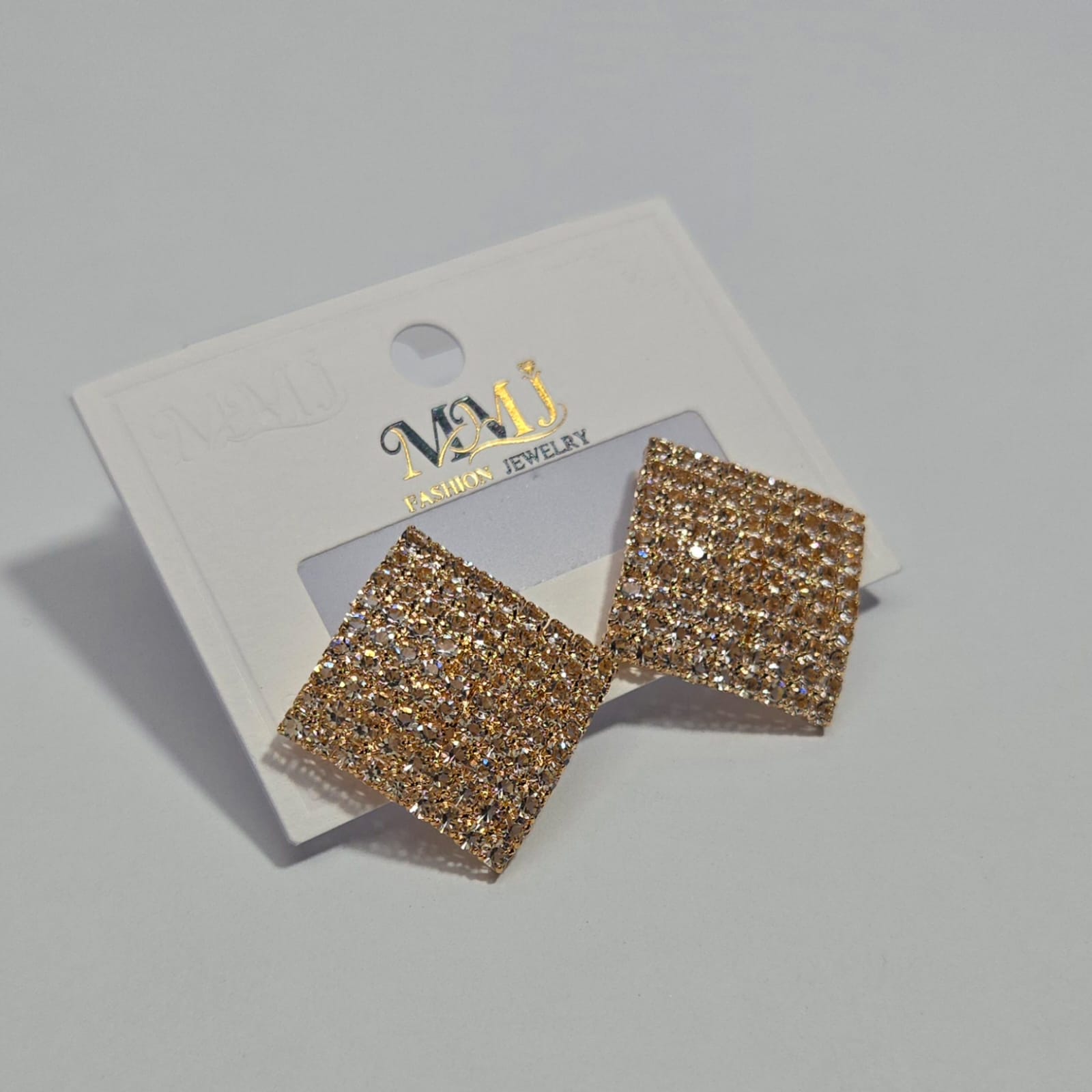 Elegant Golden Stud Earrings for Women & Girls – Premium Fashion Tops