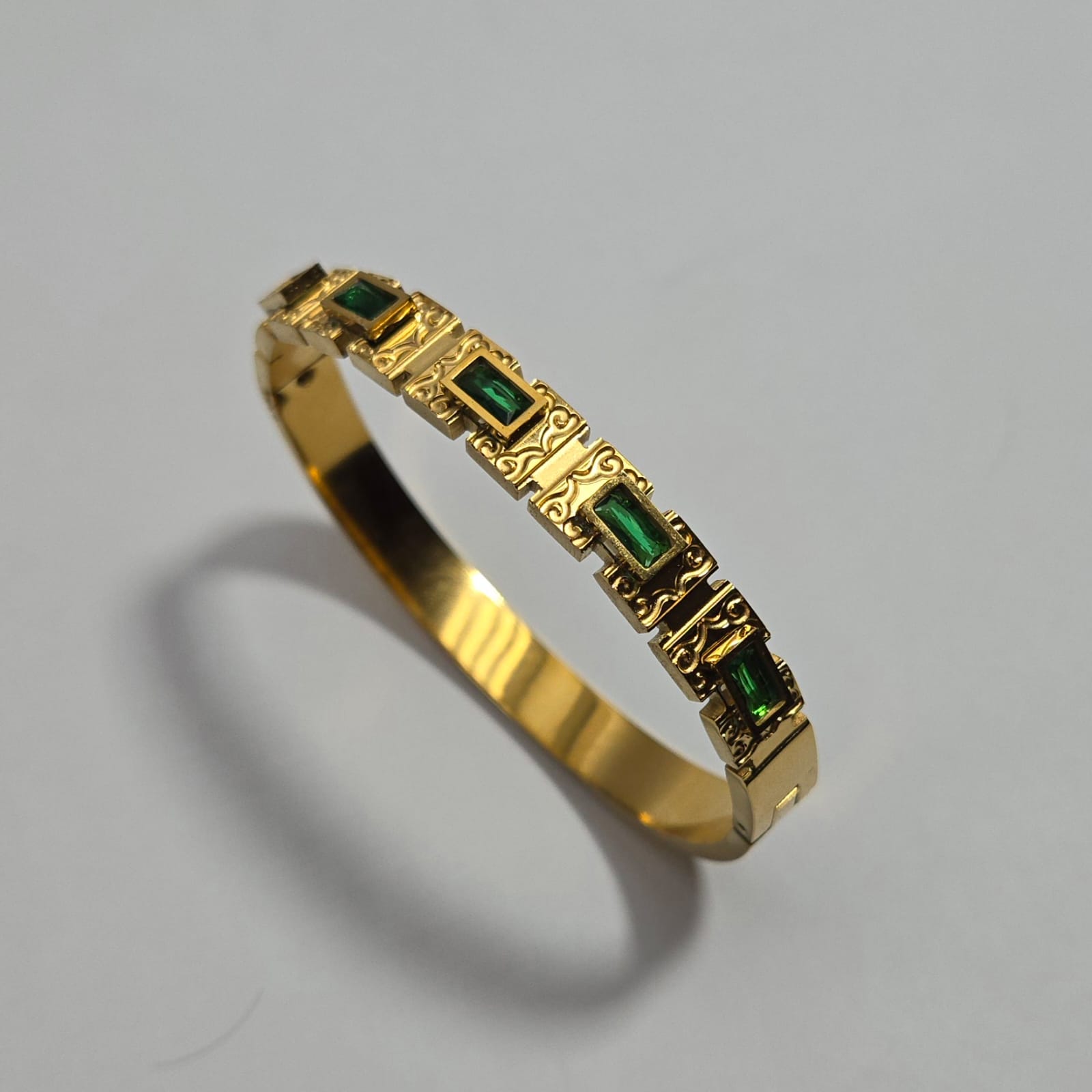 Luxury Green Stone Gold Plated Hand Cuff for Women